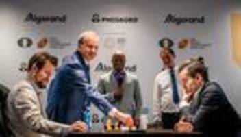 Schach-WM: Magnus Carlsen  flüstert e2-e4